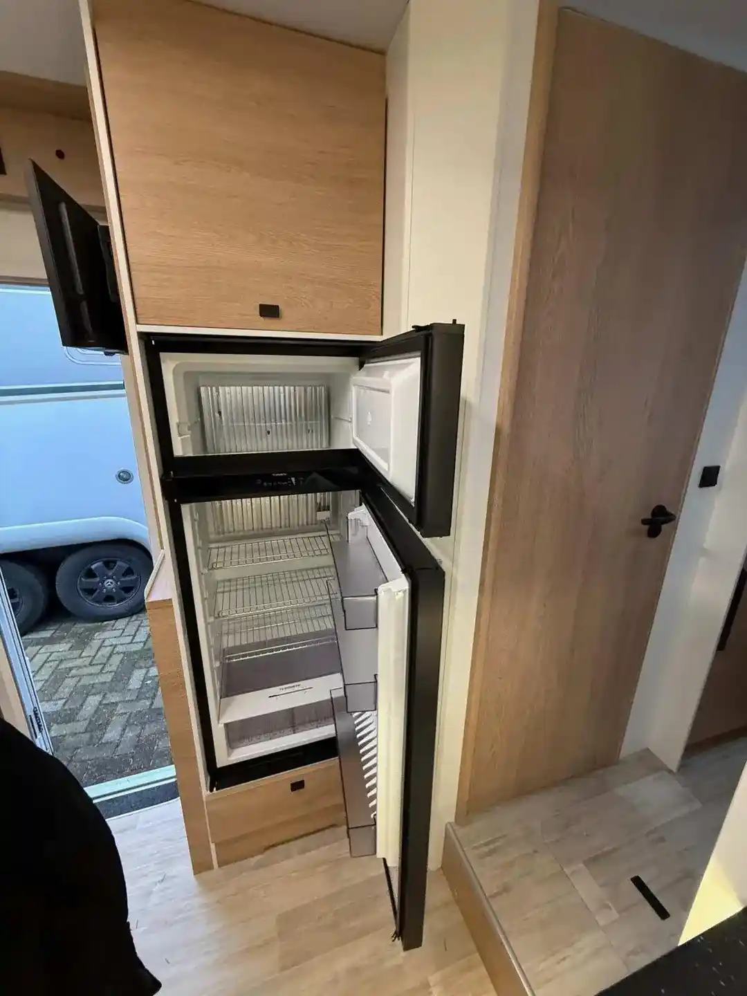 Camper Moovy - large compressor fridge with freezer compartment for longer trips
