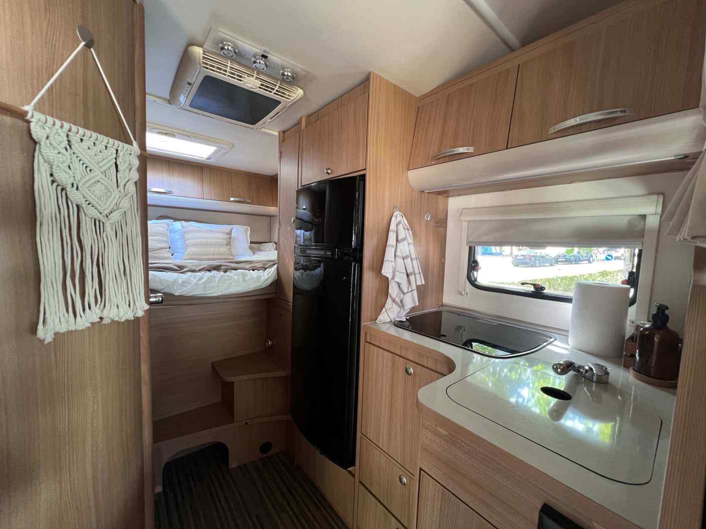 Camper Sunny - fully equipped wide kitchen in the spacious family camper