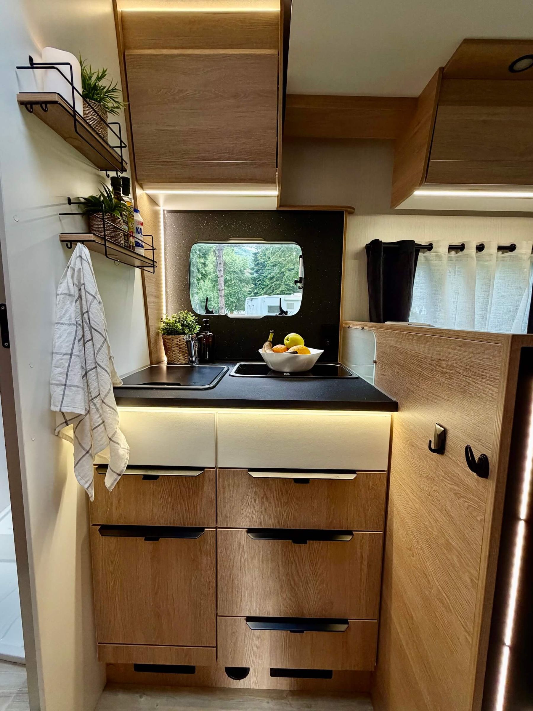 Camper Moovy - fully equipped kitchen with generous worktop and storage