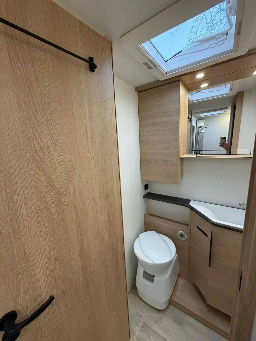 Camper Moovy - cassette toilet with sink in the bathroom