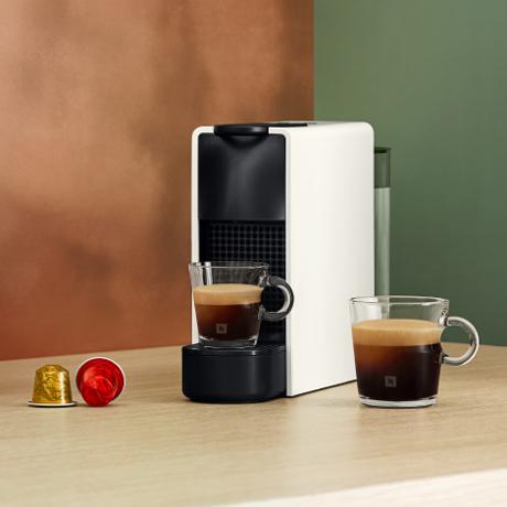 Кафе машина - Nespresso компактна еспресо машина