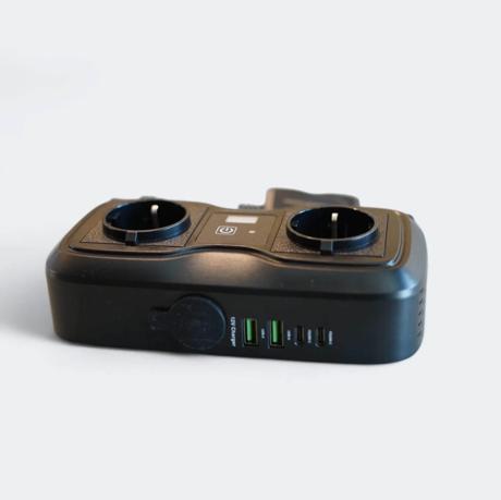 Инвертор 200W - Детайл на USB, USB-C и 12V портовете